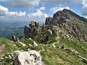 72 Salendo a Cima Croce bella vista in Cima Alben appena salita